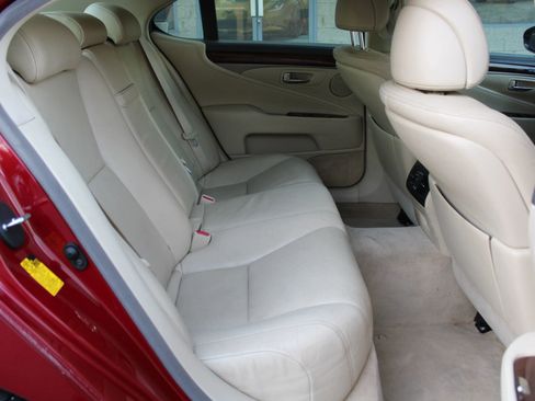 Used 2013 Lexus LS 460 w/ Comfort Pkg RWD image 28