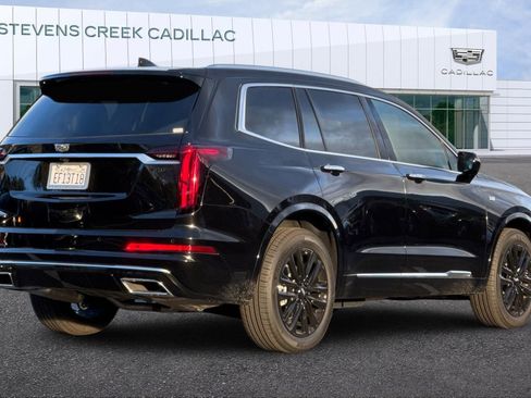 Used 2025 Cadillac XT6 Luxury FWD image 3