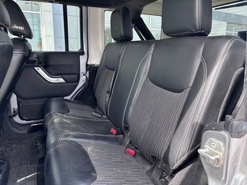 Used 2015 Jeep Wrangler Unlimited Sport AWD/4WD image 9