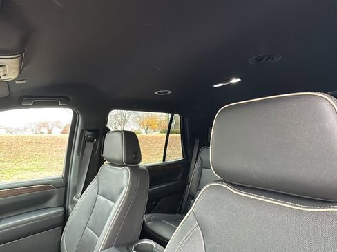 Used 2023 Chevrolet Tahoe Premier AWD/4WD image 14