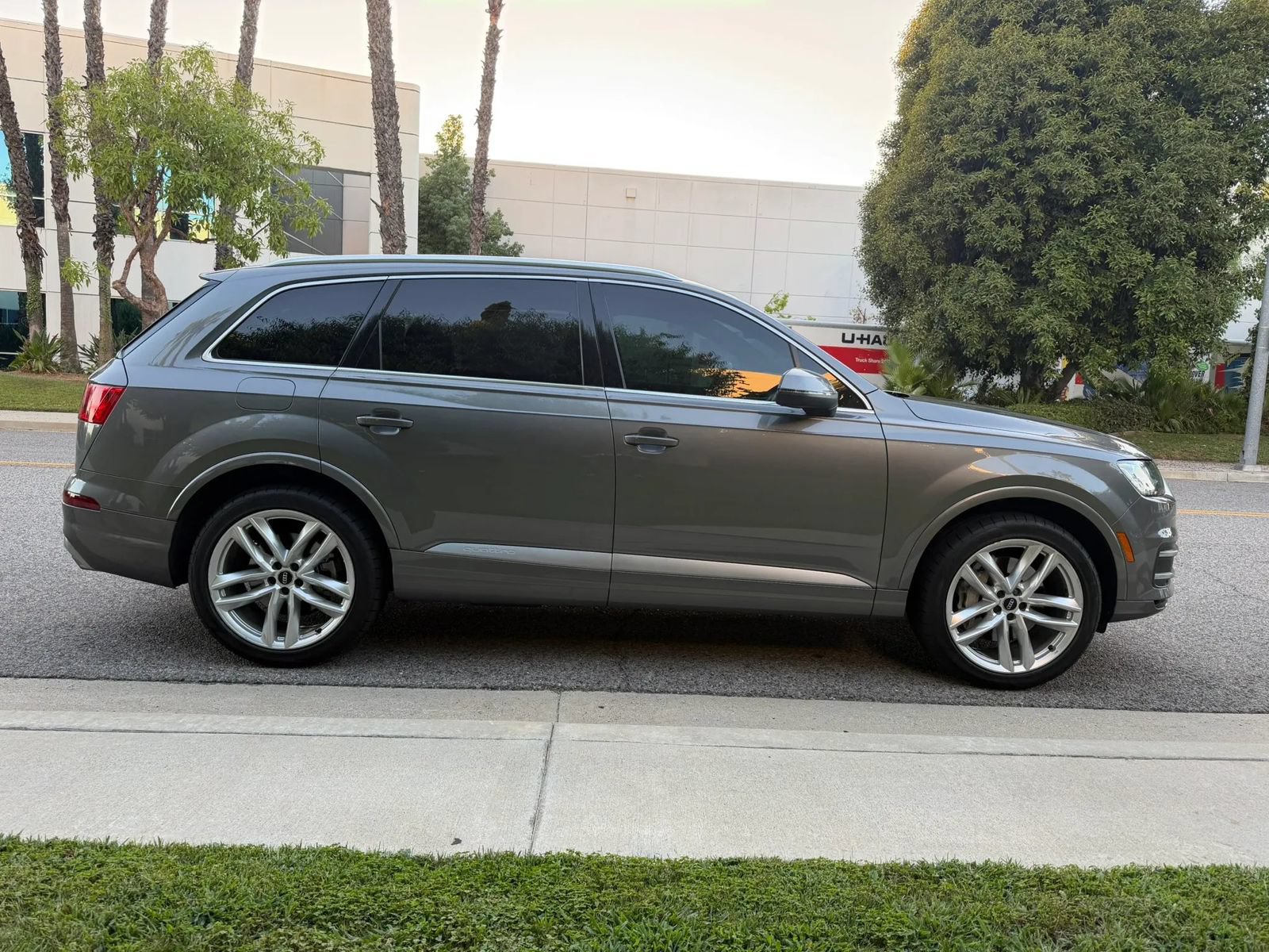 Used 2017 Audi Q7 3.0T Prestige w/ Prestige Package AWD/4WD image 4