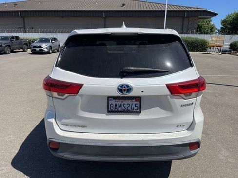 Used 2018 Toyota Highlander XLE AWD/4WD image 6