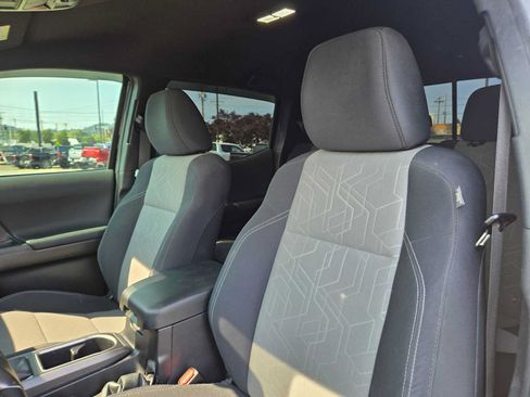 Used 2022 Toyota Tacoma TRD Off-Road w/ Technology Package AWD/4WD image 25