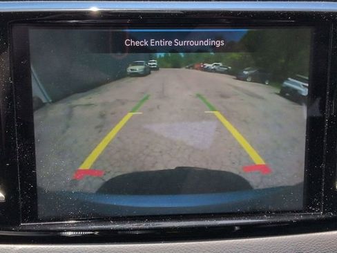 Used 2023 Chrysler Pacifica Touring-L FWD image 16