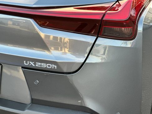Used 2023 Lexus UX 250h FWD image 33