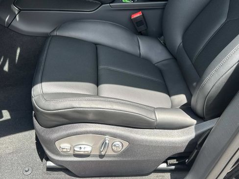 Certified 2025 Porsche Macan image 17