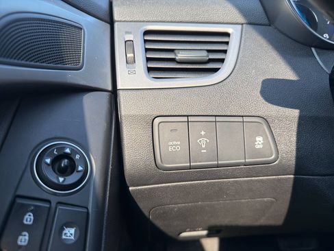 Used 2015 Hyundai Elantra Limited FWD image 12