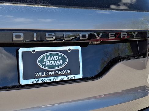 Certified 2024 Land Rover Discovery Dynamic SE image 30