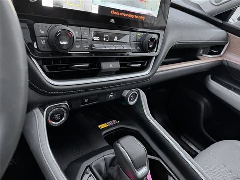 Certified 2025 Toyota Grand Highlander AWD image 16