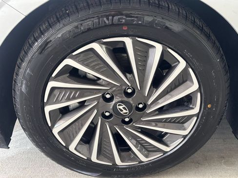Used 2025 Hyundai Sonata SEL FWD image 30