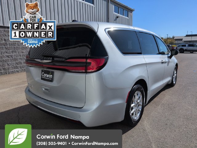 Used 2024 Chrysler Pacifica Touring-L FWD image 3