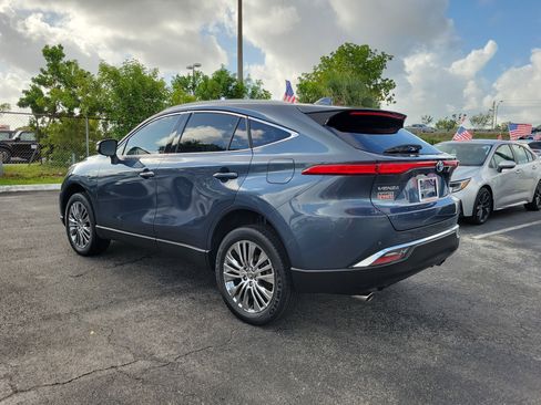 Used 2024 Toyota Venza XLE AWD/4WD image 8