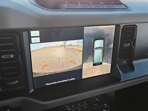 Used 2023 Ford Bronco Wildtrak image 14