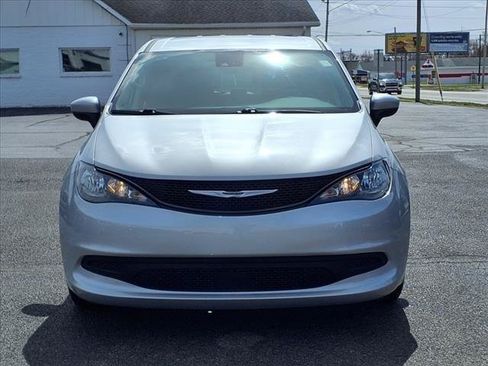 Used 2023 Chrysler Voyager LX FWD image 4
