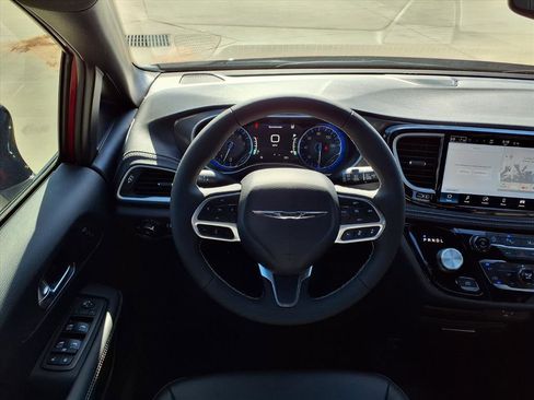 New 2026 Chrysler Pacifica Select image 11