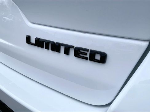 Used 2025 Jeep Grand Cherokee Limited w/ Black Appearance Package image 9