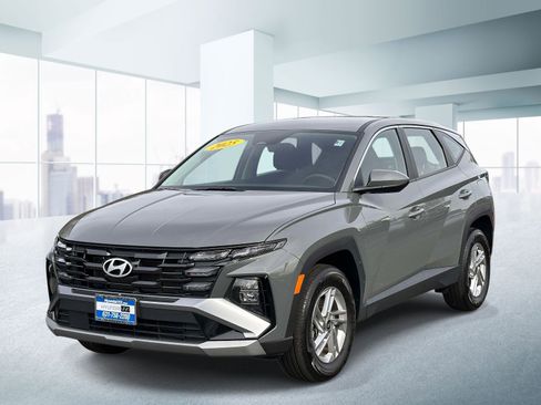 Used 2025 Hyundai Tucson SE AWD/4WD image 1