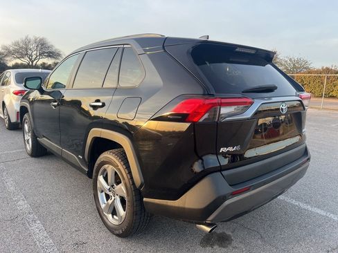 Used 2021 Toyota RAV4 Limited image 6