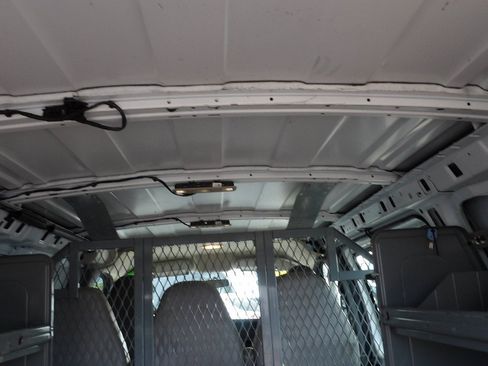 Used 2017 Chevrolet Express 2500 RWD image 37