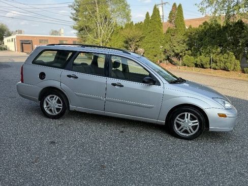 Used 2001 Ford Focus SE FWD image 8