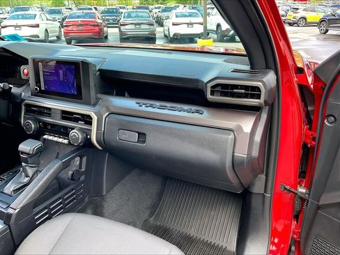 Used 2025 Toyota Tacoma TRD Off-Road AWD/4WD image 12