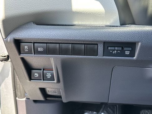 Used 2023 Toyota Sienna LE FWD image 21