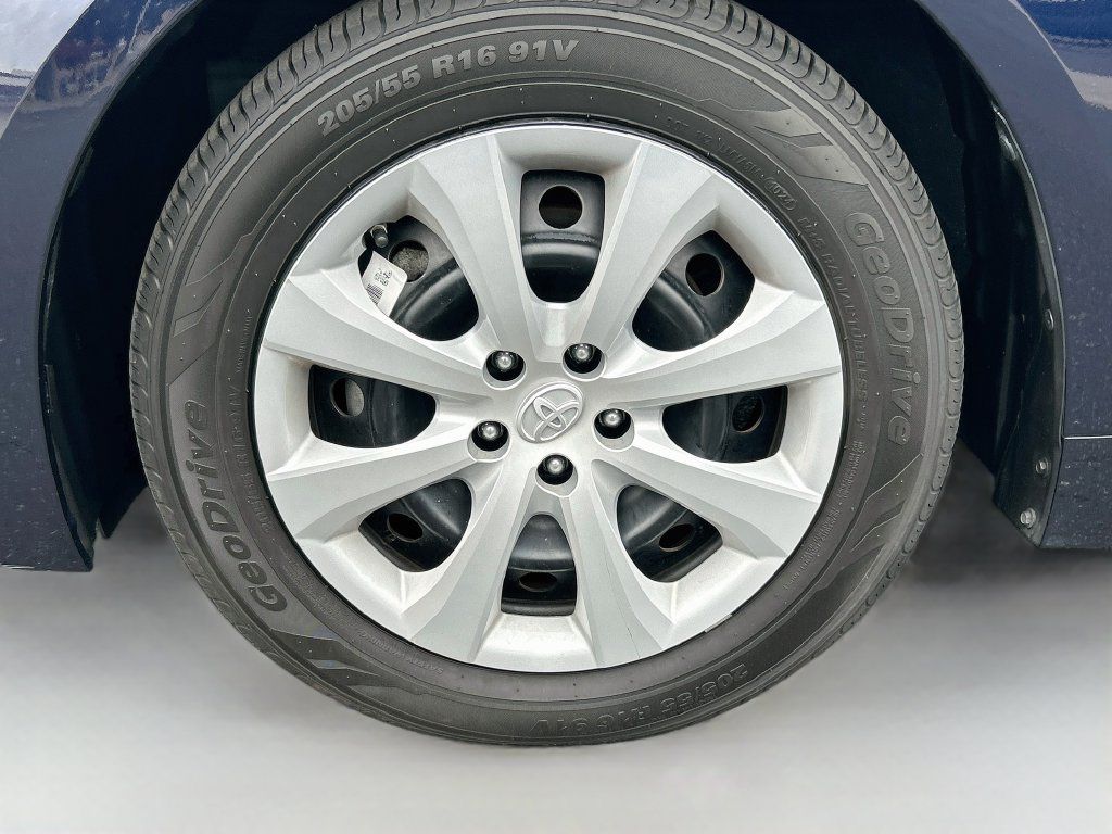Used 2022 Toyota Corolla LE FWD image 28