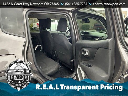 Used 2018 Jeep Renegade Latitude FWD image 28