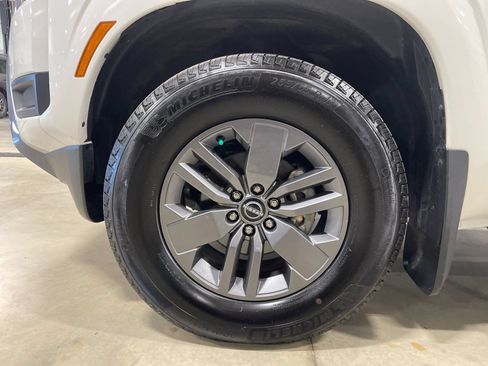 Used 2025 Nissan Frontier SV RWD image 30