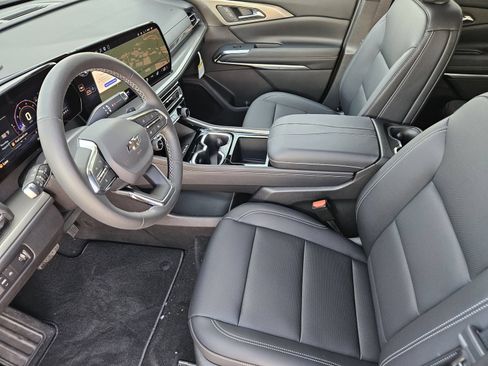 New 2027 Chevrolet Traverse LT w/ Midnight/Sport Edition FWD image 14