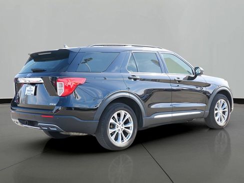 Used 2023 Ford Explorer XLT w/ Equipment Group 202A image 3