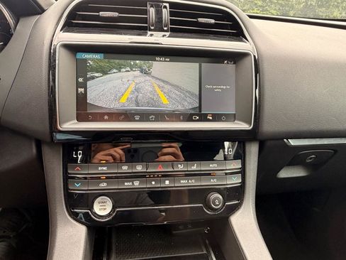 Used 2019 Jaguar F-PACE Premium AWD/4WD image 30