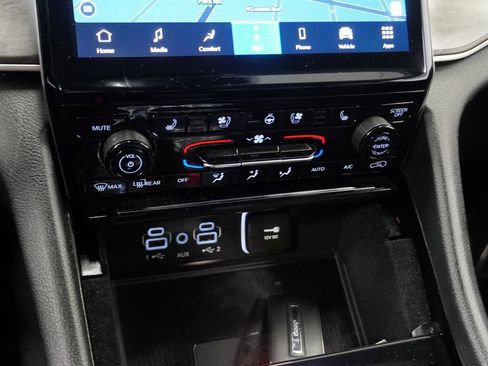 Certified 2022 Jeep Grand Cherokee Limited w/ Luxury Tech Group II image 34