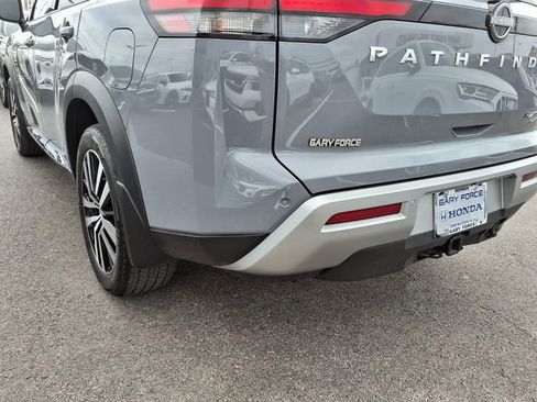 Used 2025 Nissan Pathfinder Platinum w/ Cargo Package image 16