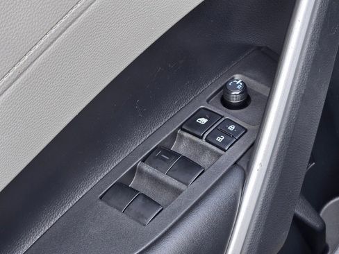 Used 2024 Toyota Corolla Cross L image 18