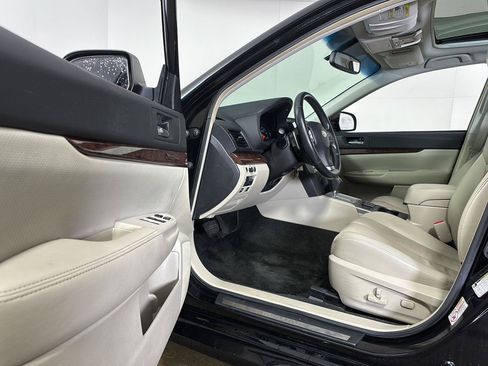Used 2013 Subaru Legacy 2.5i Limited AWD/4WD image 2