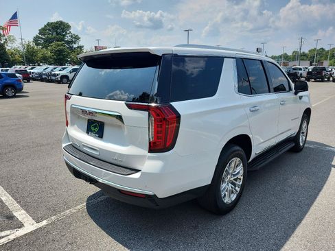 Certified 2024 GMC Yukon SLT w/ SLT Premium Package AWD/4WD image 3