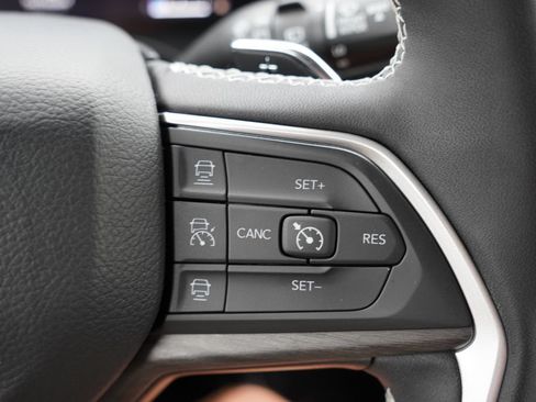 Used 2024 Jeep Grand Cherokee Limited w/ Luxury Tech Group II AWD/4WD image 35
