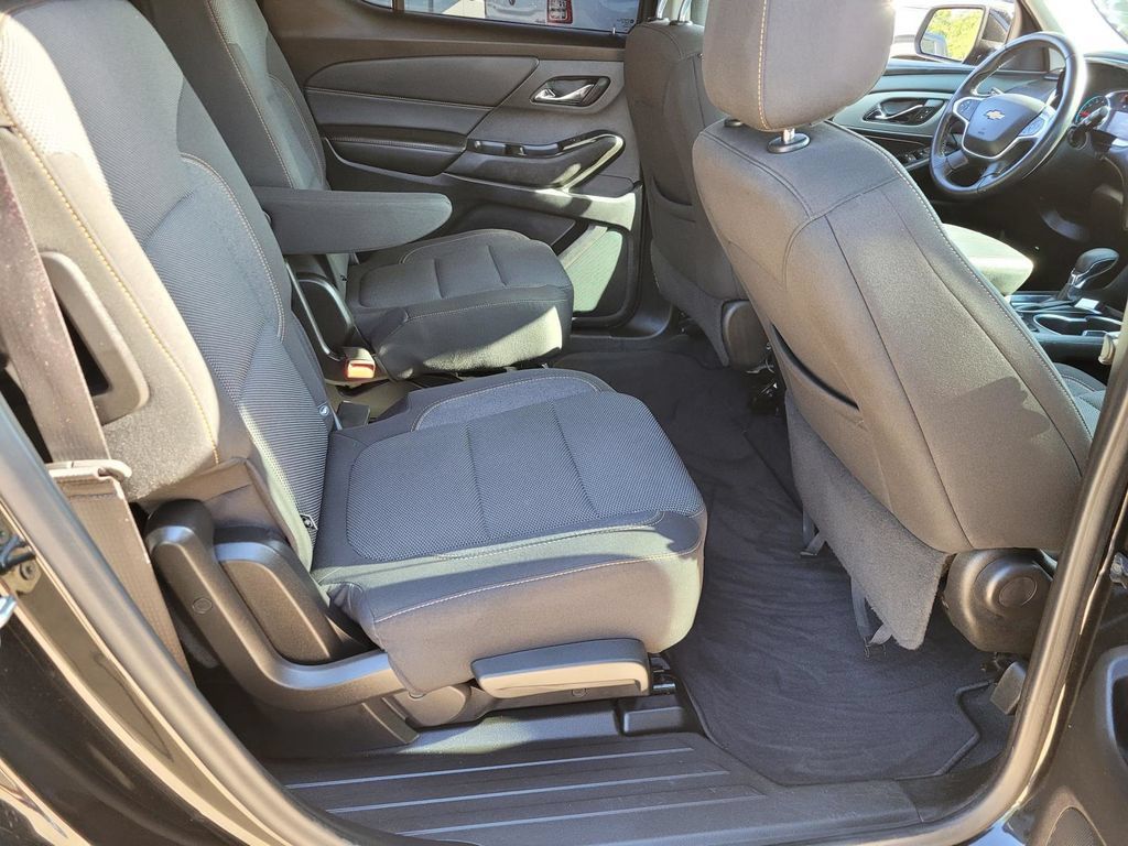 Used 2021 Chevrolet Traverse LT FWD image 12