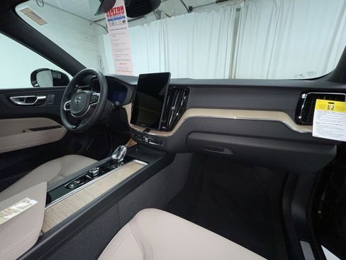 New 2026 Volvo XC60 B5 Core w/ Protection Package Premier image 7