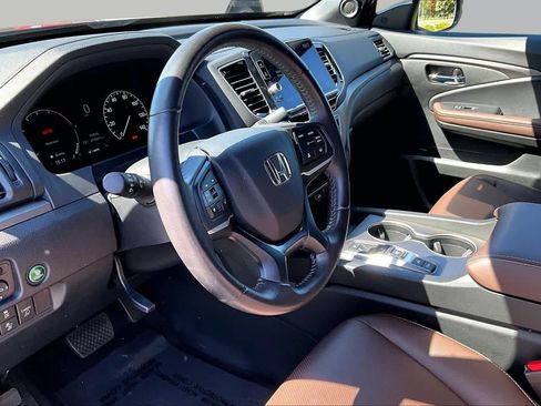 Used 2025 Honda Ridgeline RTL image 17