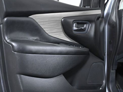 Used 2017 Nissan Murano SV w/ Visibility Package image 30