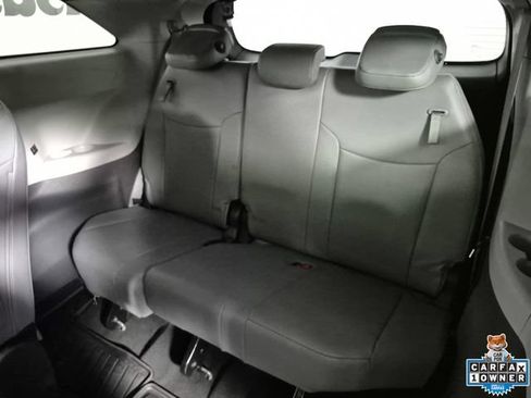 Used 2024 Toyota Sienna XLE FWD image 27
