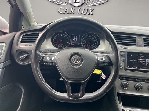 Used 2016 Volkswagen Golf S image 9