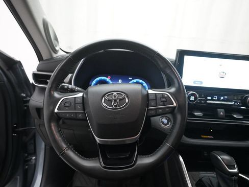 Used 2023 Toyota Highlander Limited AWD/4WD image 4