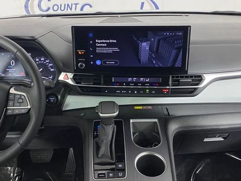 Used 2025 Toyota Sienna XLE image 16