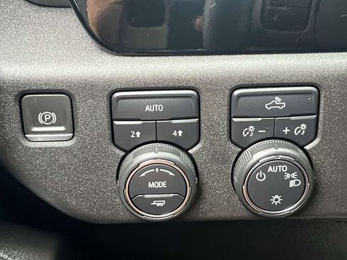 Used 2024 Chevrolet Silverado 1500 LT AWD/4WD image 19