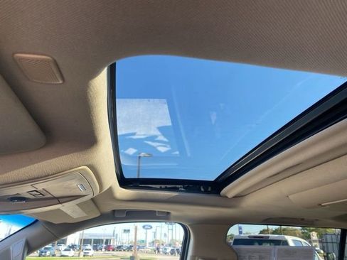 Used 2017 Chevrolet Suburban LT image 29