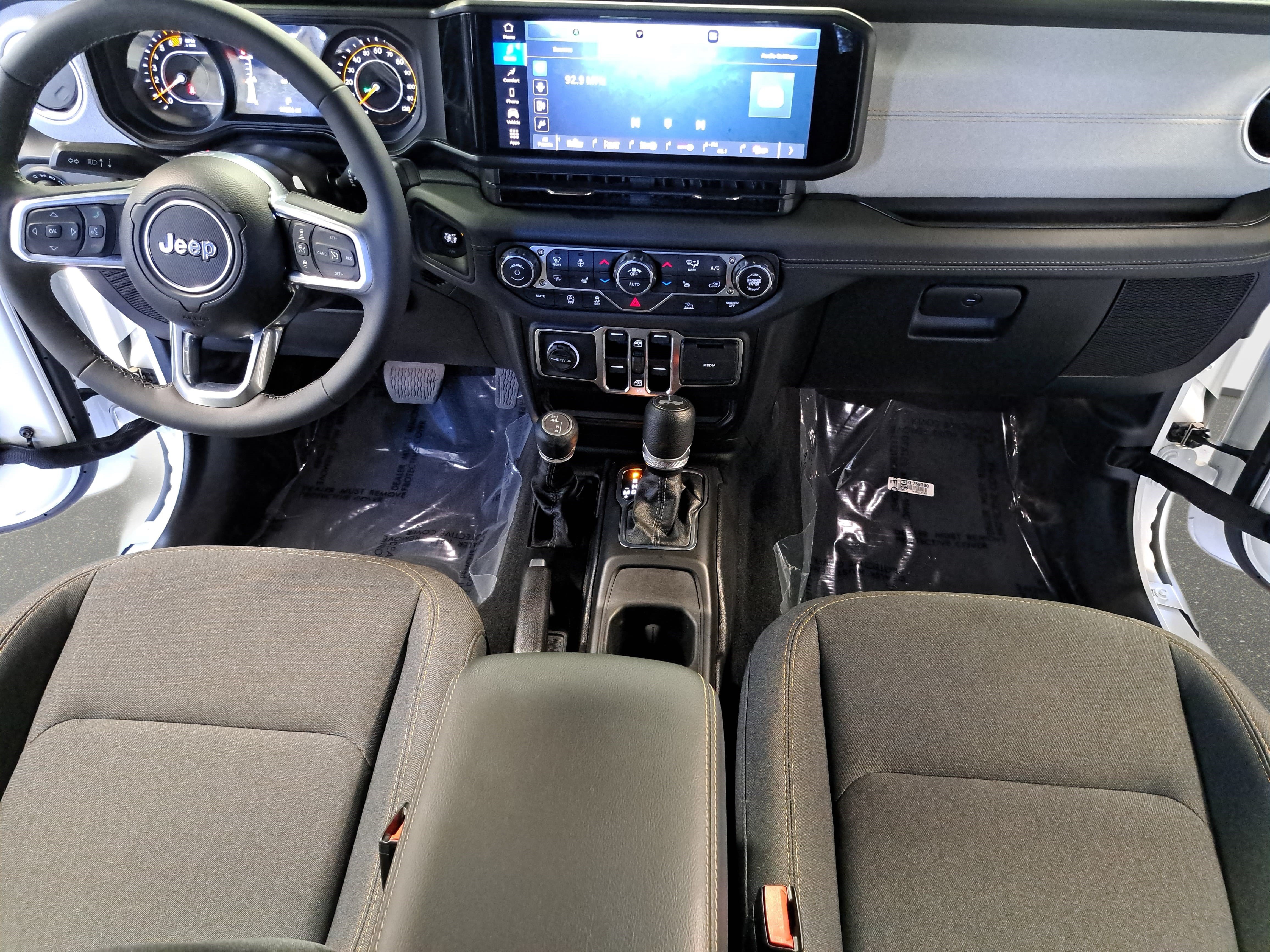 Used 2026 Jeep Wrangler Unlimited Sahara AWD/4WD image 9