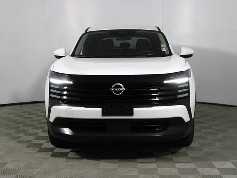 Used 2025 Nissan Kicks SV FWD image 2